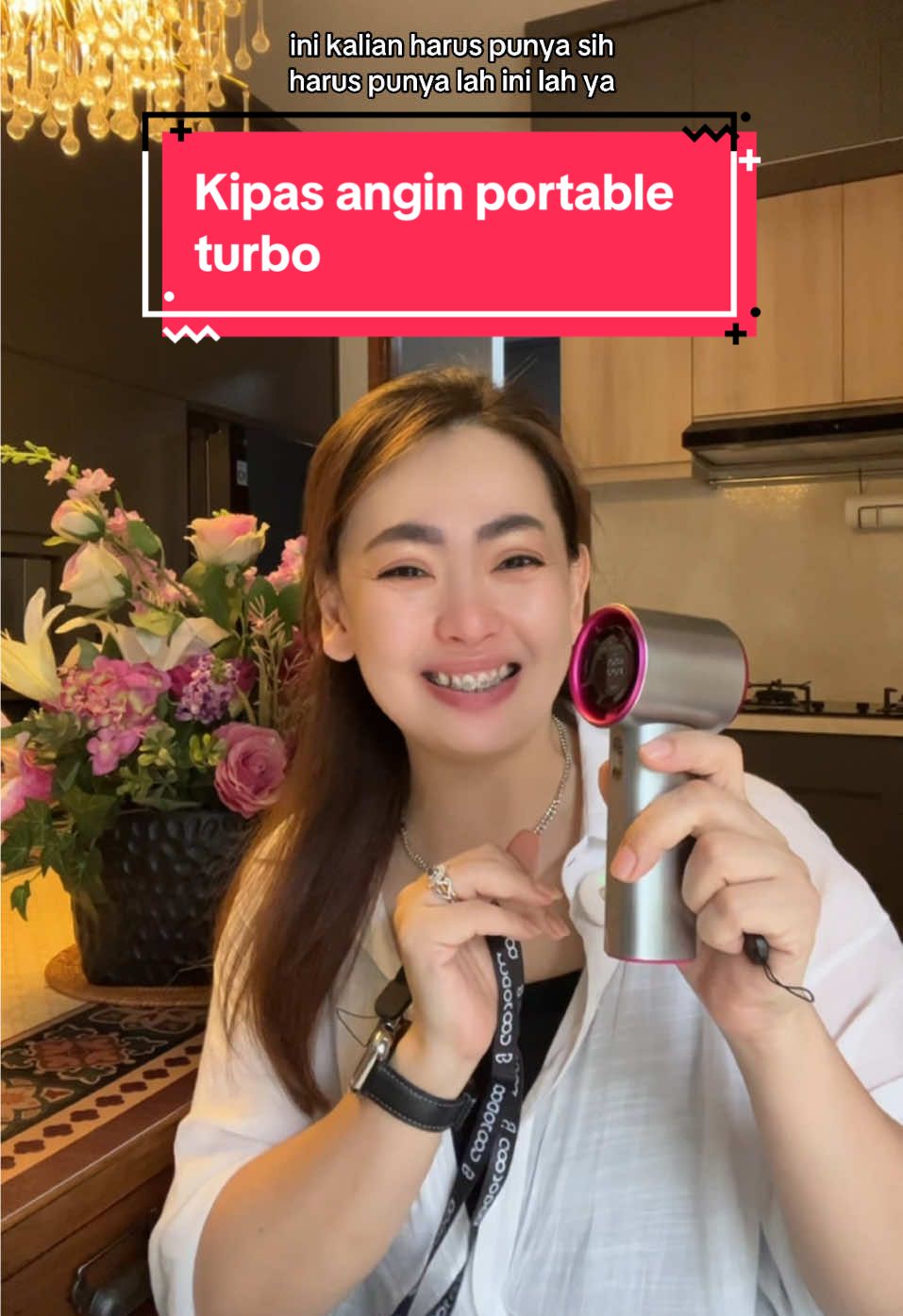 Kipas angin portable turbo, kualitas premium! barangnya bagus, kokoh, buatannya halus & anginnya kencang. suara halus & baterainya bisa tahan seharian. cocok buat dibawa nonton konser ataupun aktivitas outdoor. yukk langsung diorderrrr!! #kipasangin#kipasanginportable #goojodoq #megaguncang1212 #tumblersoftiktok #megaguncangcuan1212 