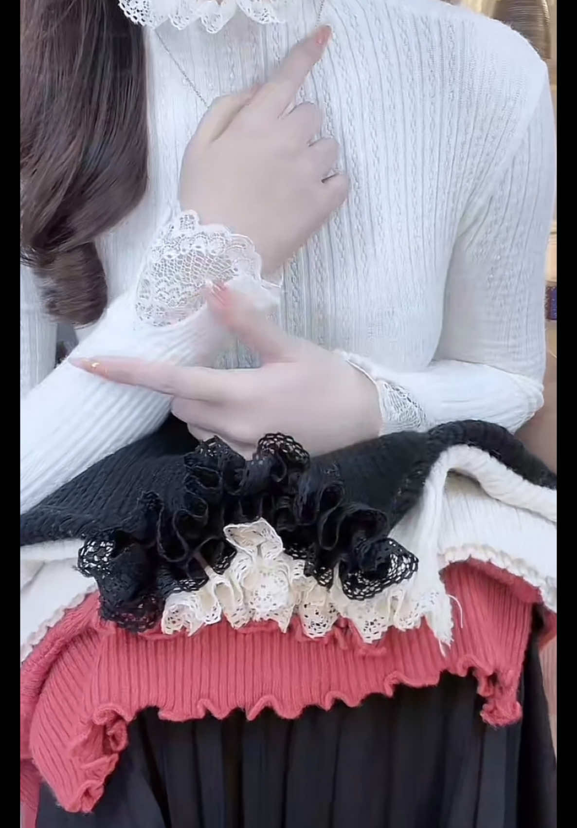 nửa cổ cao dệt kim PHa Ren #aolentieuthu #aolengiunhiet #aolencocao #aolendaitay #aolennu #aolenkieunu #quynhalee #thoitrangnu #tiktok #cupcut #xuhuong #thoitrangtiktok #viral #fyp #xuhuong2025 