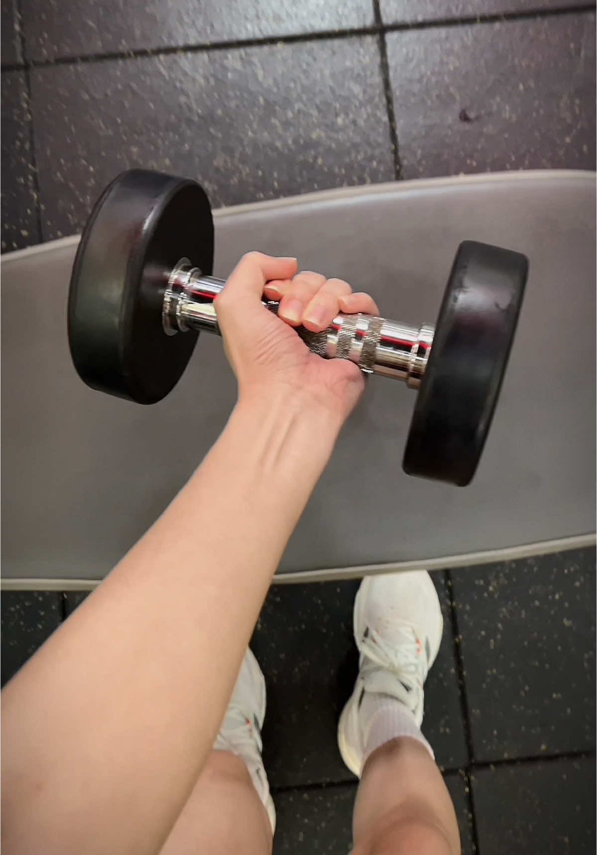 2025 vẫn nắm tạ chắc như vậy nhé! 🖤 #GymTok #motivation #dongluctapluyen #2025 