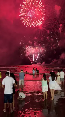 Año nuevo🥂❤️ #brasil  #fuegosartificiales  #playa  #añonuevo #2025 