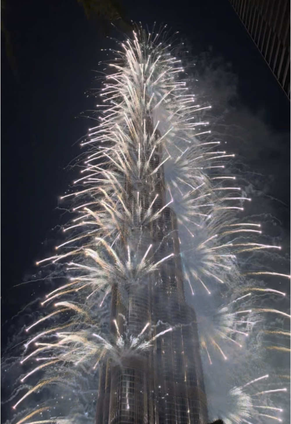 2025 #fyp #dubai #fireworks #2025 #nye #newyears #burjkhalifa 
