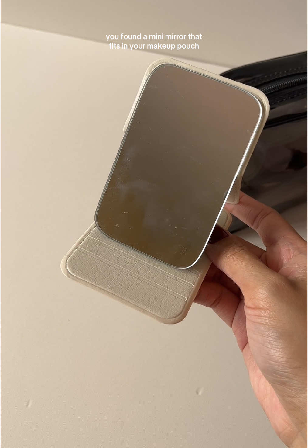 a must-have mini makeup mirror for girlies! ✨👌🏼 #mirror #makeupmirror #minimirror #musthaves #trending #viral #fyp