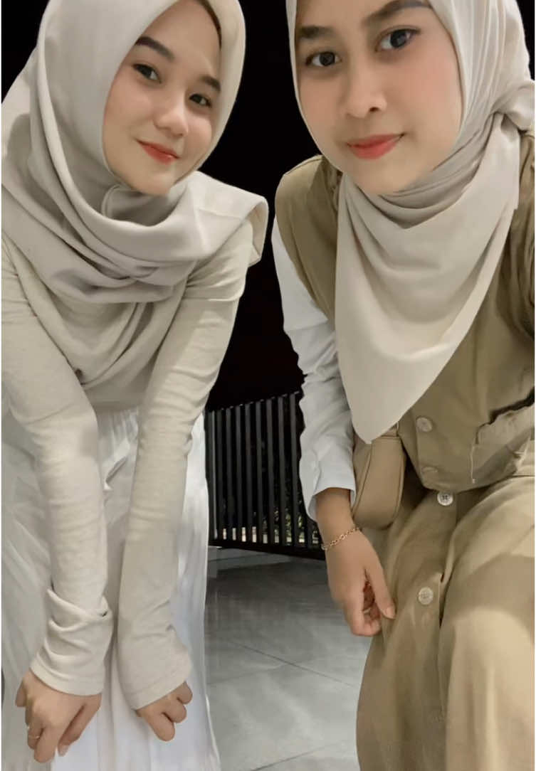 Rekomendasi outfit ala2😅#outfit #outfithijab #bajusetelanwanita #rok #oufitideas #hijab #hijaboutfit #OOTD #ootdhijab #ootdkuliah #ootdmurah 