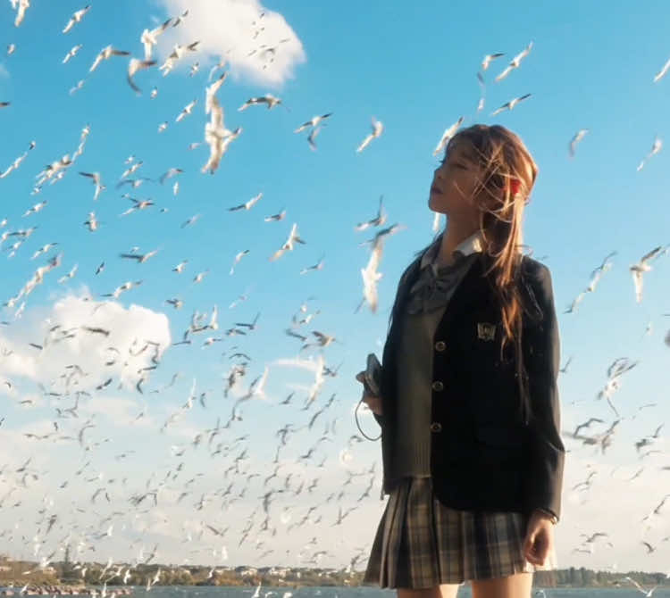 Có một số việc không phải vì thấy được hi vọng mới kiên trì, mà là kiên trì rồi mới thấy hi vọng.#chill #sky #mây #tiktok #xh #buồn #fyp 