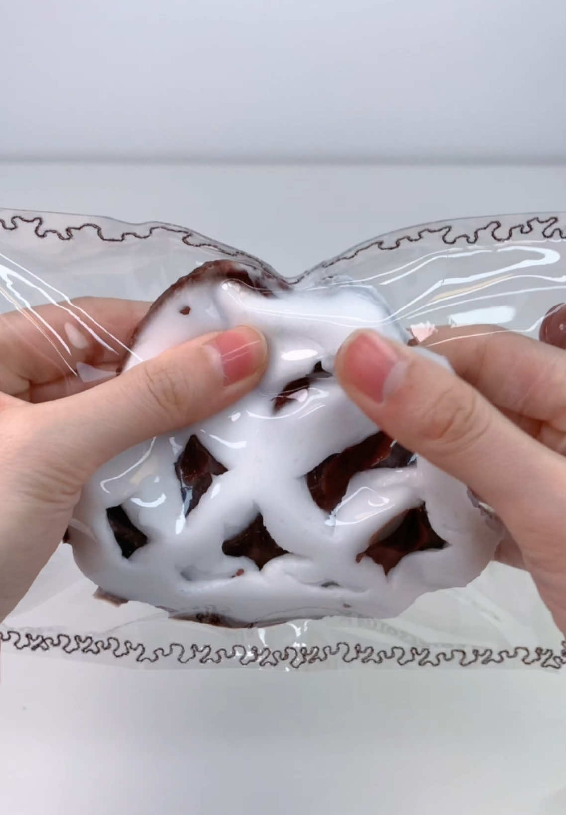 FUFUSQUISHY ASMR 🧇🧇White Chocolate Waffle