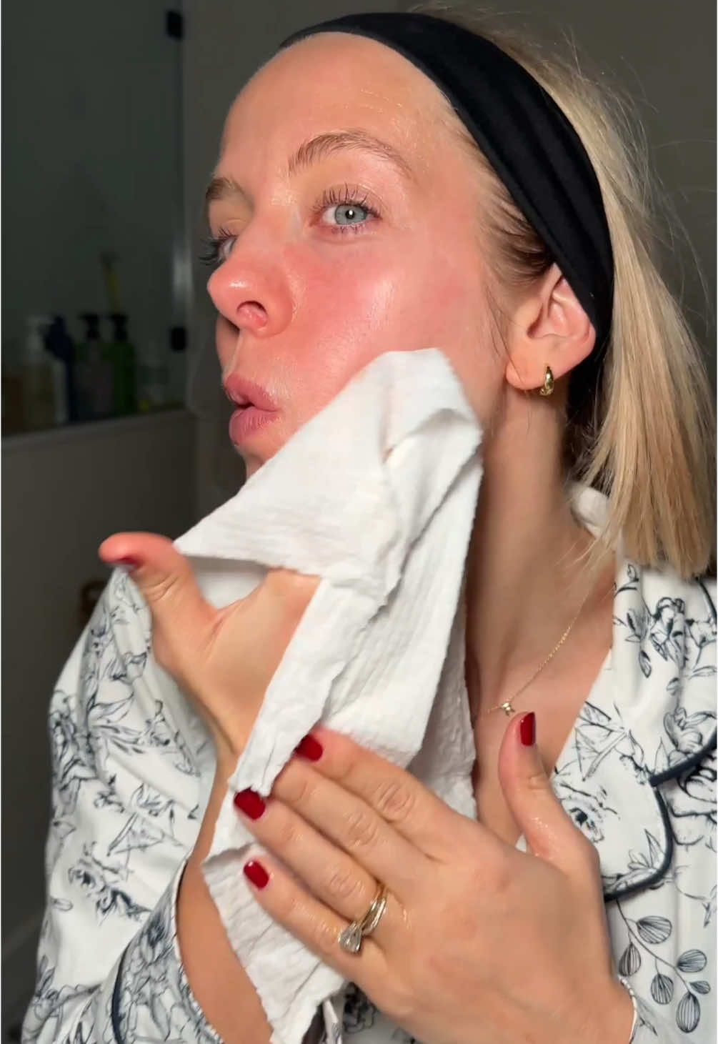 Happy new year 🎉❤️ Cleansing oil and facial dry brush: @Primally Pure (code Hayley10) Skincare: @Organic Herbal Face Food (code hayley30) Self tan @Saltyface (code HayleyLombard) #grwm #readyforbed #bedtimeroutine #azmom #arizonamom