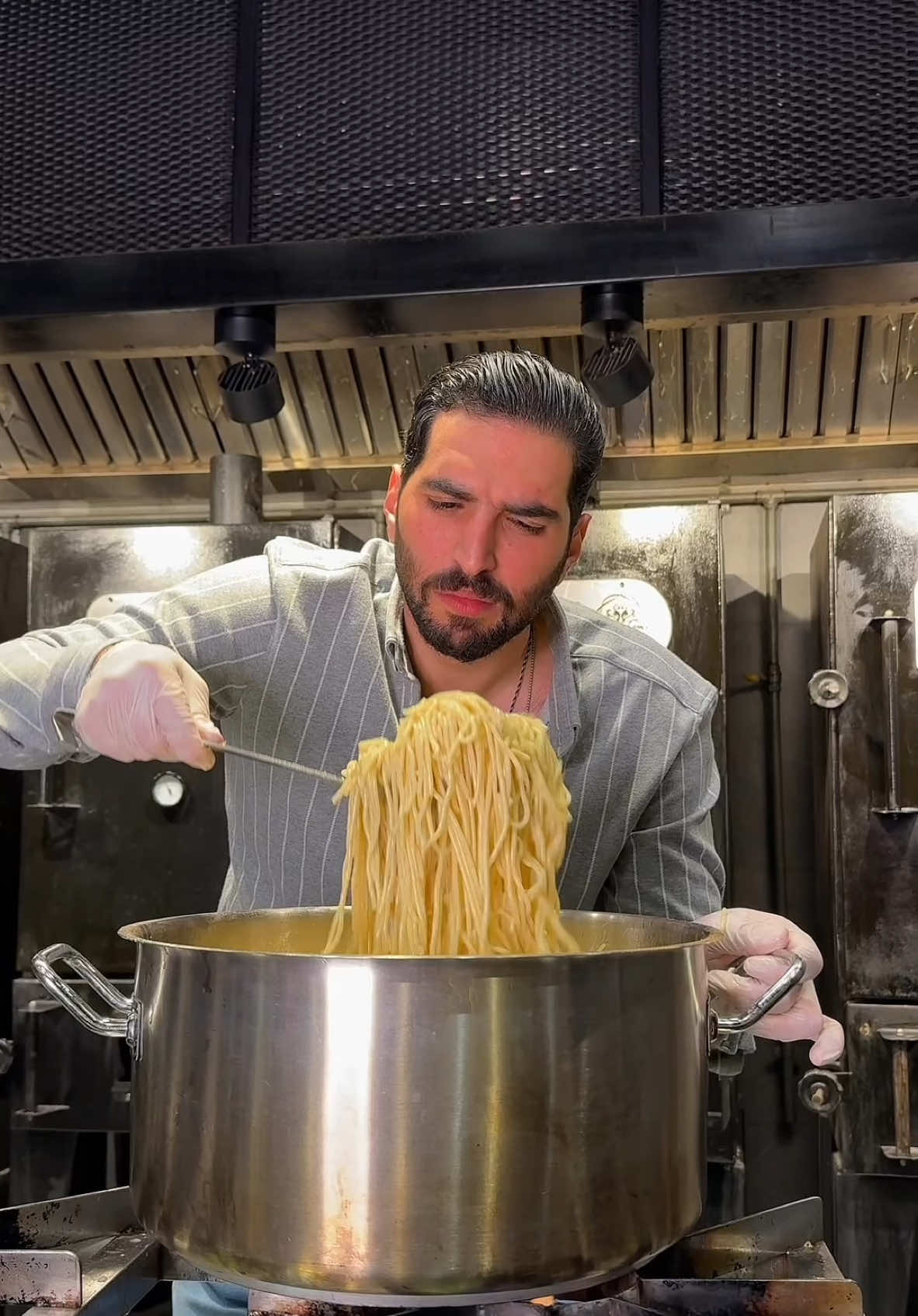 المعكرونة البيتية شي على عيني