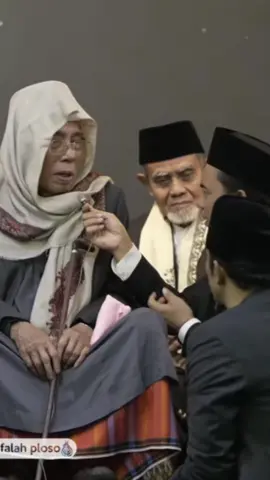 Mbah Yai Huda Gojlok Gus Kautsar tentang seringnya diundang pengajian di mana mana. . #guskautsar #khnurulhudadjazuli #guskautsarploso #dawuhguru #guskautsarstory #nderekkyai #nderekpusatofficial 