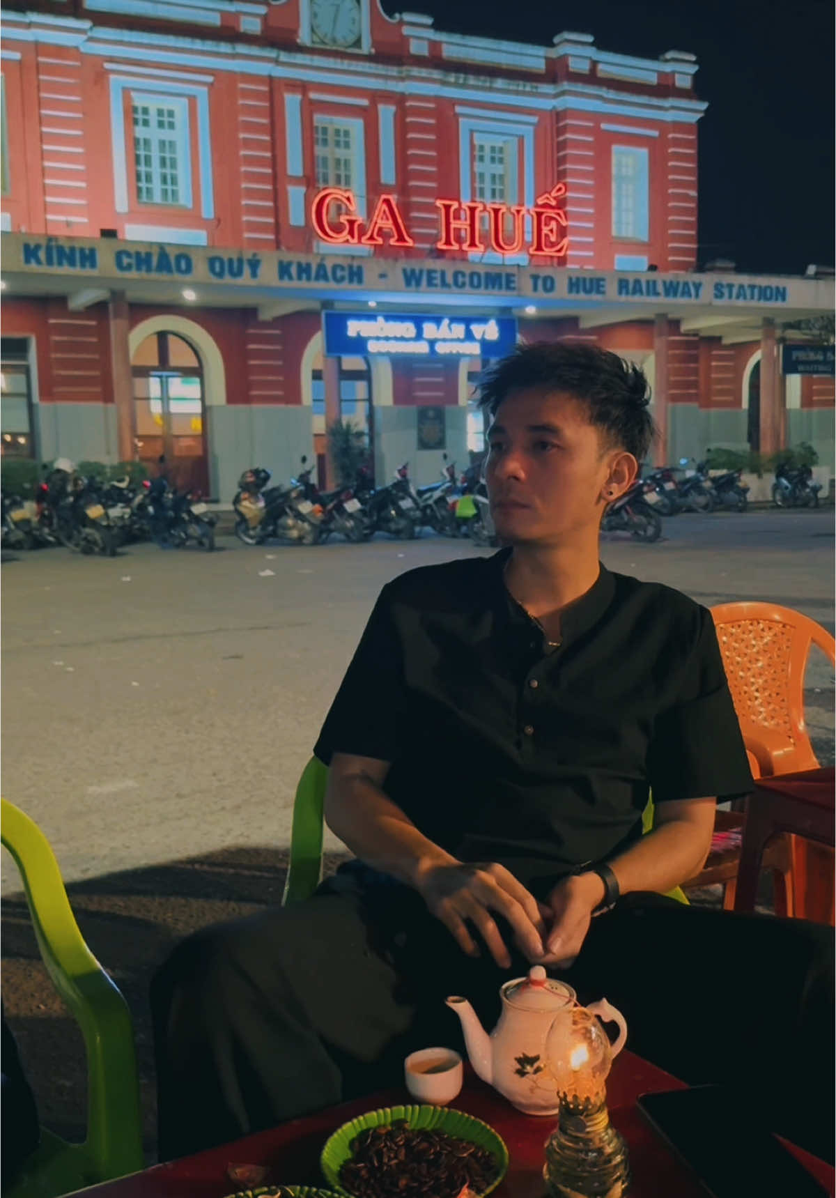 Chill Boy! 😎 ! Thâu đêm cùng Trà & Kẹo Lạc tại Ga Huế! 15 năm trước, 2010 - 2015 đặt chân vô TP.Huế học nhưng chưa 1 lần thử 🥹 #xuhuong #travel #trip #gahue #75huế 