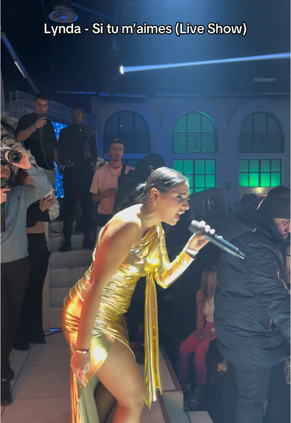 Live show de #Lynda lors de notre soirée pour le réveillon. Il y a 2 ans, jour pour jour #bonneannee #situmaimes #show #live @lynda❤️🦋 