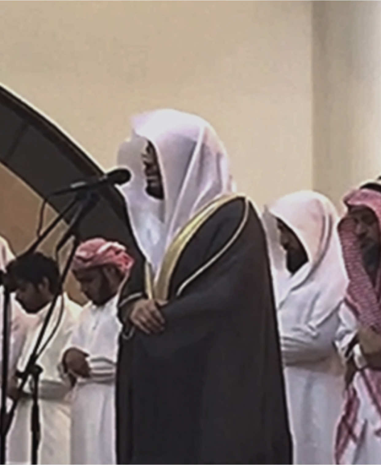 {وَٱللَّهُ يَدْعُوٓاْ إِلَىٰ دَارِ ٱلسَّلَٰمِ وَيَهْدِى مَن يَشَآءُ إِلَىٰ صِرَٰطٍۢ مُّسْتَقِيمٍ} قناتي تلجرام في البايو 🌺#ياسرالدوسري #تلاوة_خاشعة #قران #quran 