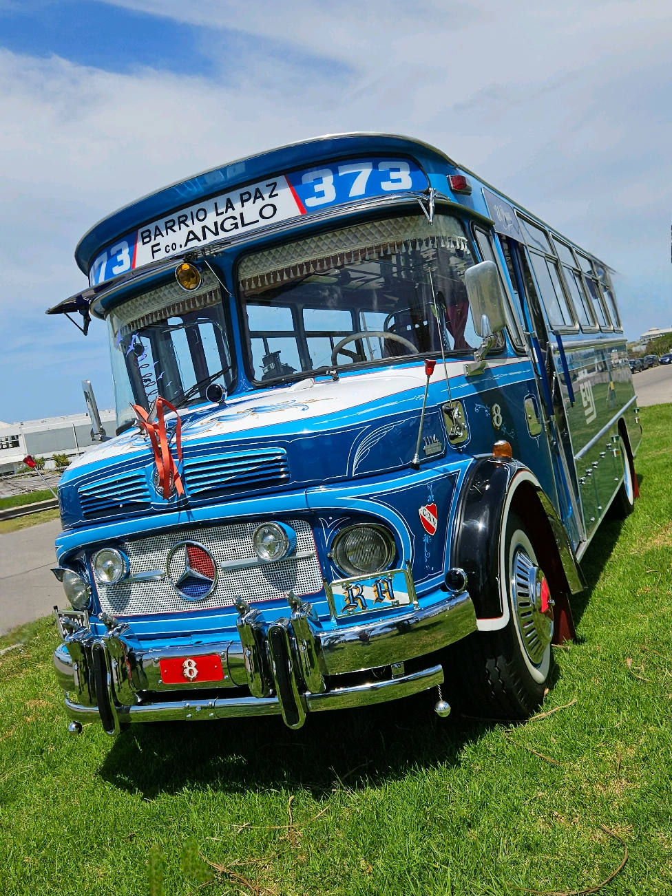 Parte 2 de esta reliquia. Felicitaciones nuevamente a quiénes hayan participado de esta restauración, es realmente increíble. El sueño de muchos, verlo por la calle es un viaje al pasado de forma inmediata. #colectivo #bondi #bondiclasico #mardelplata #clasico #retro #mercedesbenz #mercedesbenz1114 #1114 #colectivodelinea373 