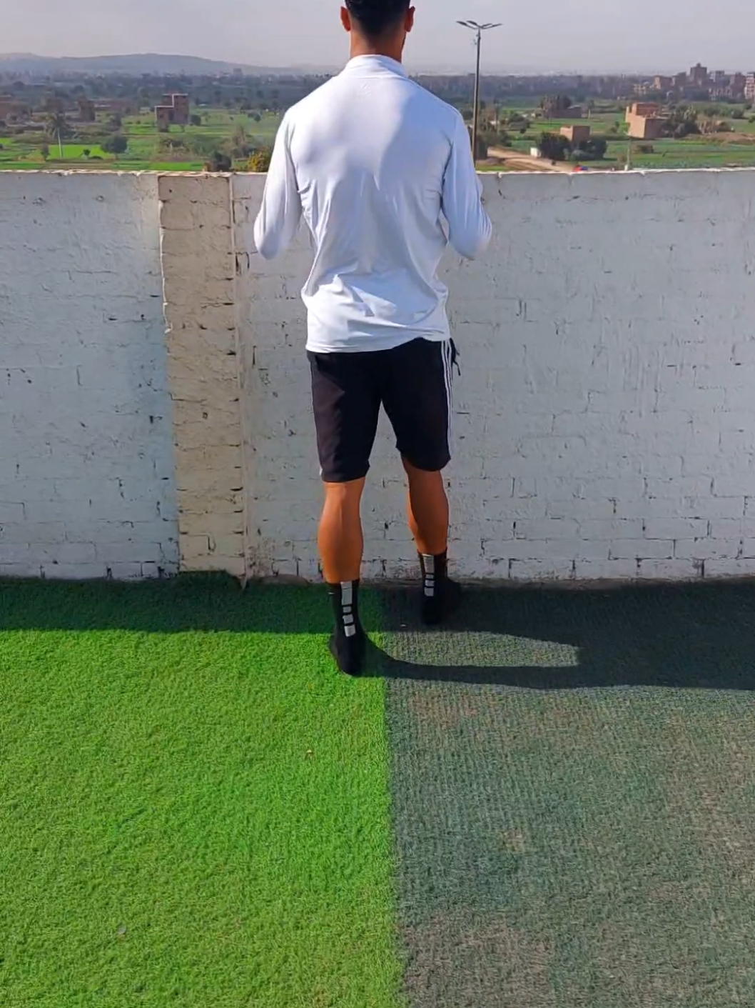 تمارين الخفة وزيادة سرعه الاقدام..🏃⚽️⚡️ . #omar_shaheen #footballtiktok #foryoupage #كرة_قدم #f #اتعلمها_صح☑️⚽ #عمر_شاهيين #عمر_نيمار #omar_neymar 