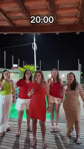 Feliz 2025, minha irmã caiu às 23h😂 #viviellsworth @Íris Brëy Bueno @Gabriellamariamj_ @Iona Silva @Thayná Silva 