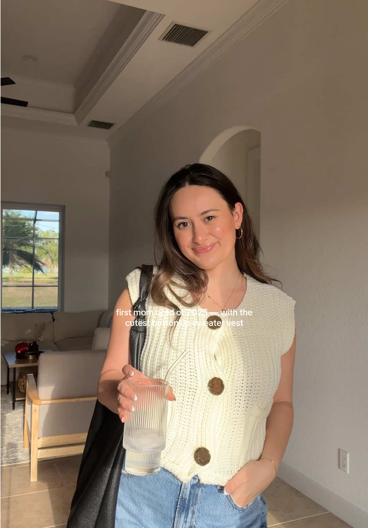 Entering 2025 posting my little mom fits + sharing my favorite fashion finds with my TikTok besties 🫶🏽💫 #tiktokshopfinds #fashionfinds #viralsweater #viralfashion #momfit #momootd #sahmootd #sahmlife #momcreator #microinfluencer #2025goals #postingeveryday #fyp 