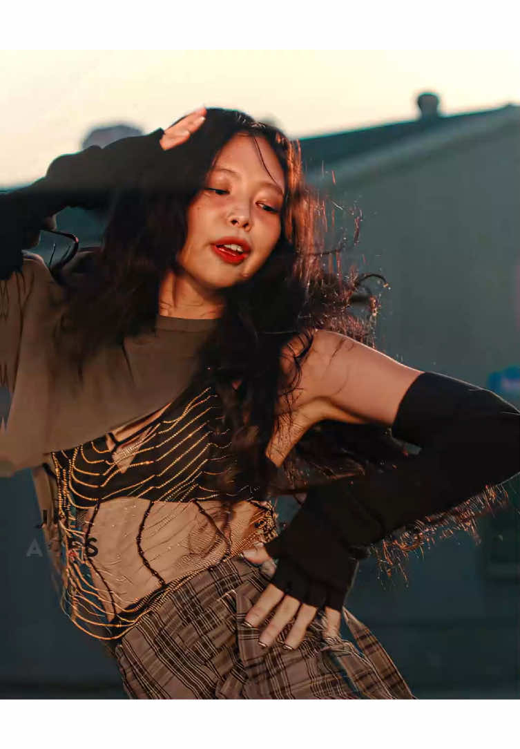#JENNIE | she’s so hot..😮‍💨 { #jenniekim링크 #jennieedit #fyp #foryou #viral #aeygrpッ #rubyygrp }