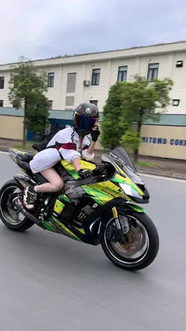 2025 mong em ít buồn lại ! #xuhuong #milkcuaanh #milkdipkl #quynhanhpham #zx10rr #bikergirls 