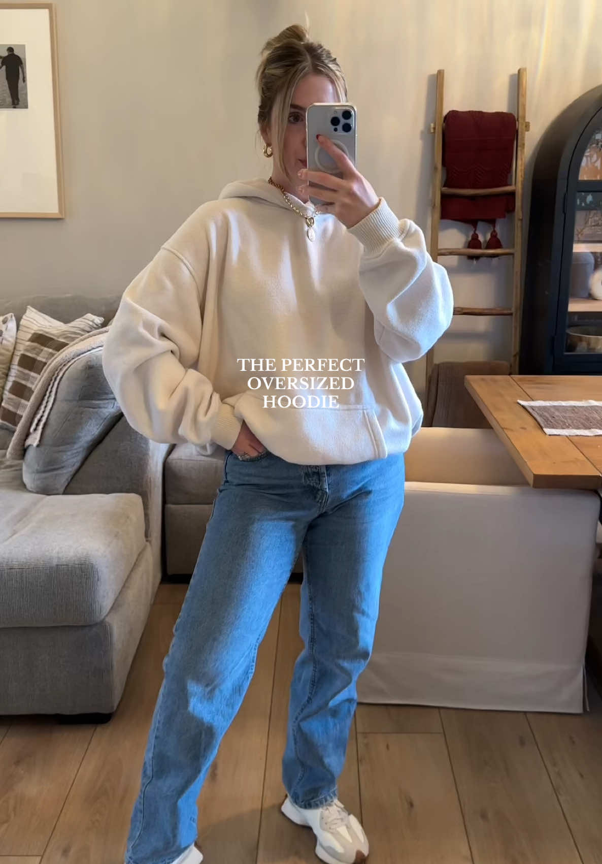 Obsessed with this hoodie, the quality is actually 12/10! I got a size large and it's the perfect oversized fit!! 🤍 #hoodie #oversizedhoodie #OOTD #casualoutfits #errandsoutfit #fitcheck #cozyoutfit #winterfashion 