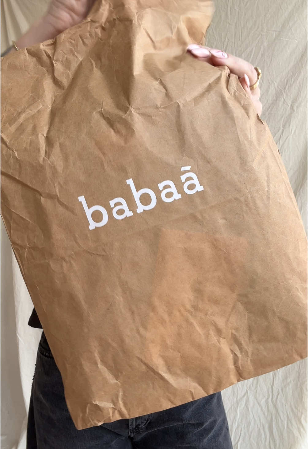 I’m working on building up my wardrobe with forever pieces, and after I fell in love with my first #babaasweater I snagged during their Black Friday sale, I knew I wanted to pick up one of my other faves during their Boxing Day sale. Say hello to the #babaano75 in alga (olive green!) #ootdinspo #sustainablefashion #easyfashion 