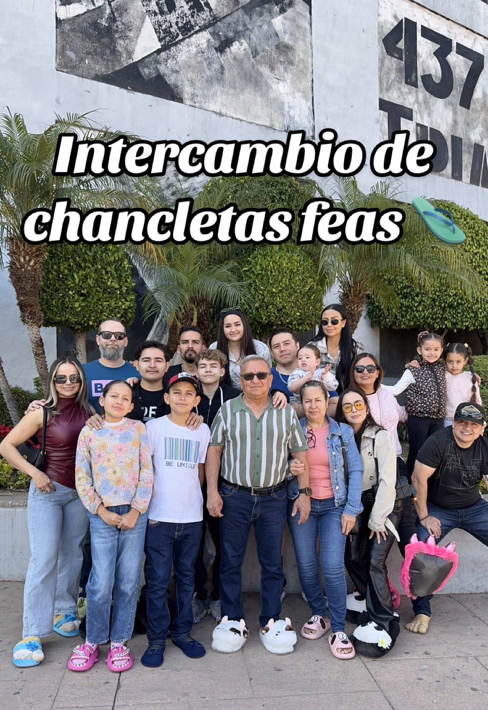 Una actividad llena de risas 🤣 #intercamio #intercambioderegalos #actividadparalafamilia #actividades #activitadesparatodafamilia #divertido #risas #chancletas #diversion #felicidad #familia 