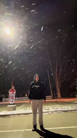 he was shivering standing there 🧍🏻 #snowfall#2025#fyp#bf 