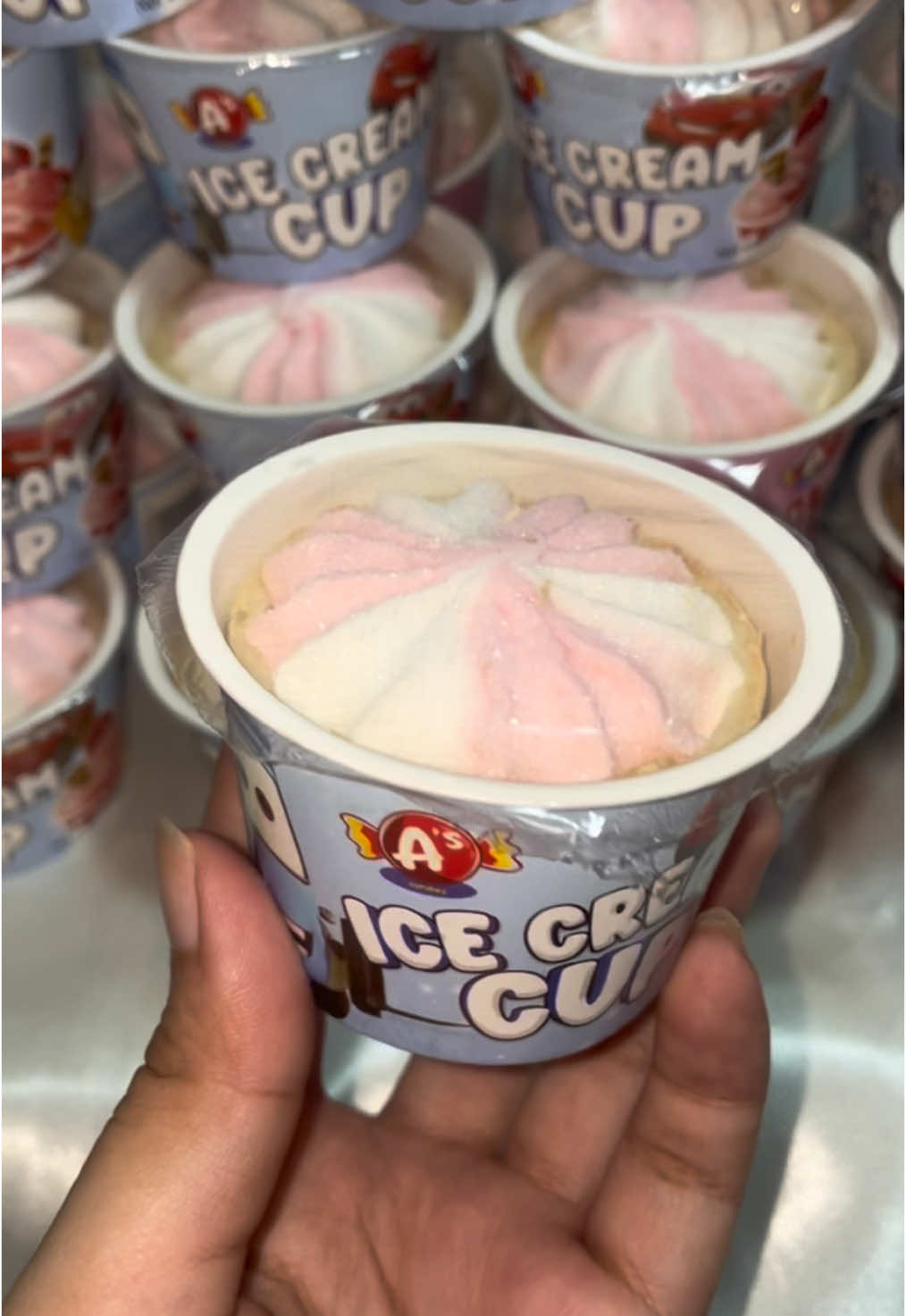 Scoop up the sweetness! 🍦✨ Ice cream marshmallow cups are the ultimate treat for kids and perfect for any occasion! 🎉  #SweetTreats #KidsFavorite #IceCreamDelight #MarshmallowMagic #SnackTimeJoy #icecreammarshmallow #marshmallow #paninda #kidsparty #lootbag #birthdayparty #fyp 