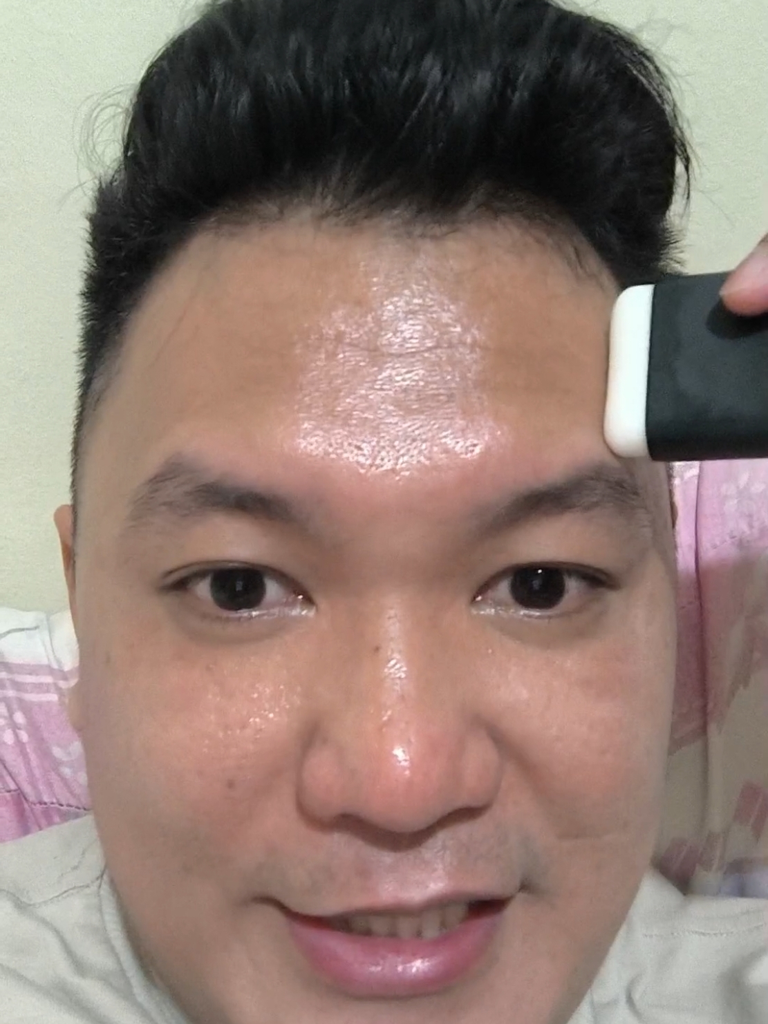 Replying to @xxxtonick  Yari na Kay Boss Tonick Ang mga girls sa 2025 🤣 sunscreen stick with oil control. Camou sunstick honest review. #sunscreen #sunscreenstick #sunstick #camouformen 