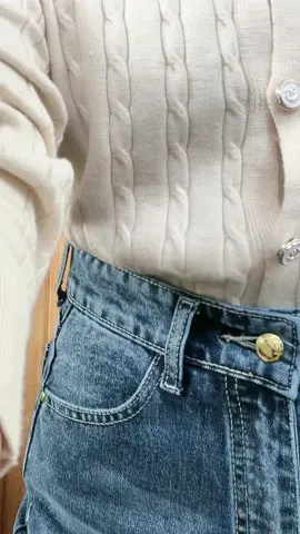 jatuh cinta bgt sama cardigannya plisss😭🫶🏻#cardigan#cardiganoutfit#knitwear#cardigancantik#rekomendasicardigan#blouse#atasanwanita#outfitideas#outfit#fyp 