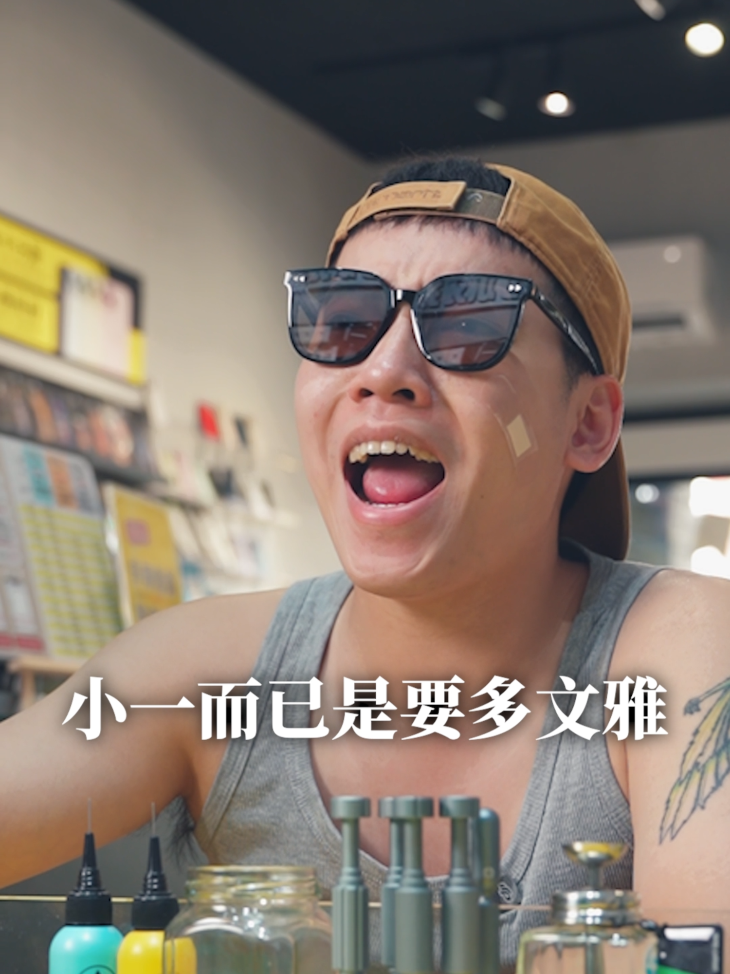 讓人哭孝不得的客人 #有特色的帥哥  機刻救援 🧰 擁有最優惠價格的二手機！品質保障！完整售後服務！ 凡出示 🌟有特色的帥哥影片截圖 購買二手機 享有五大優惠 ➀ 安心保固 𝟯 個 月  ➁ 周邊好禮 充電頭*1 ➂ 周邊好禮 充電線*1 ➃ 周邊好禮 保護貼*1  ➄ 周邊好禮 保護殼*1 幫你省下買周邊配件的錢錢!!! 活動只到2025.03.31 (請務必把握😆)