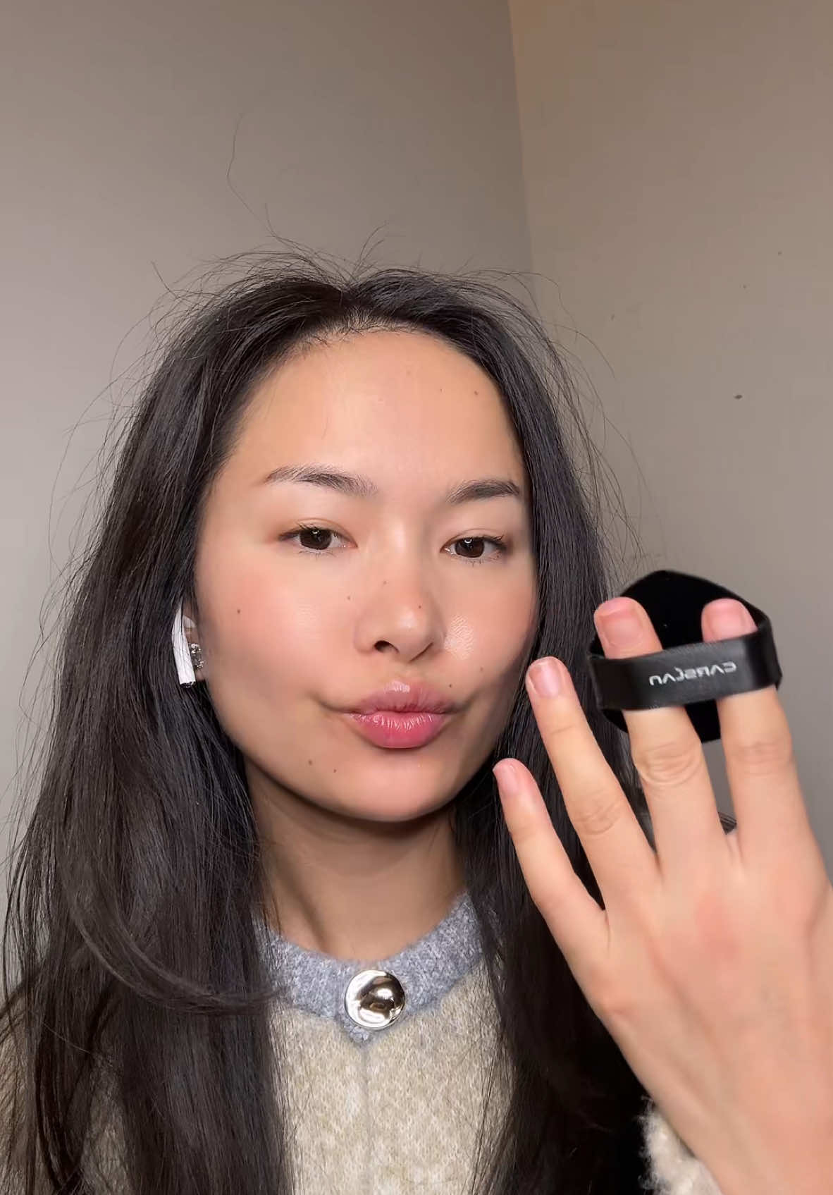 Let’s get that grease out of the face with Carslan Pressed setting powder! #TikTokBeauty #makeup #girls #settingpowder 