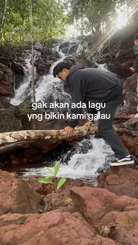 ga tahan dengernya🥹#fyp #beranda#galau#sad