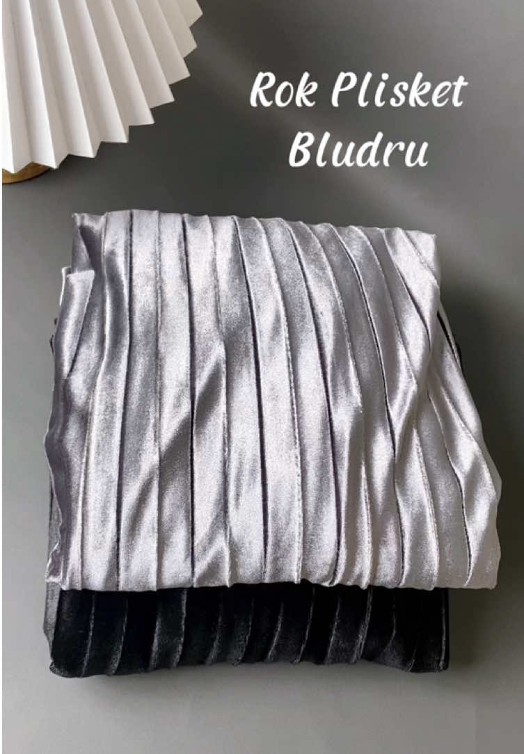 Bahan asli bludru premium, tebal, mewah dan mengkilat #rokbludru #rok #rokplisket #fyp 