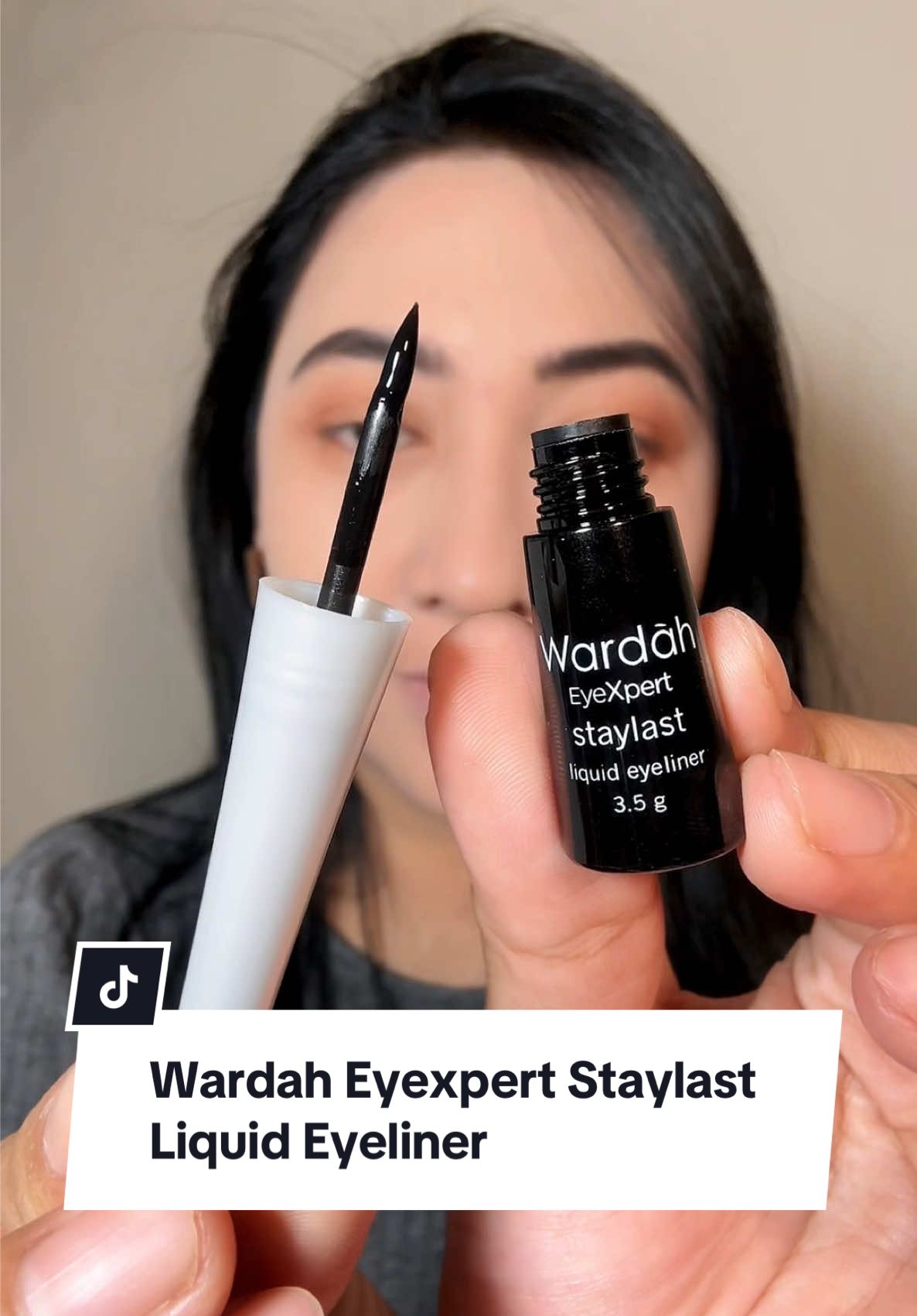 Eyeliner yang tahan lama, nggak ribet, dan pastinya bikin mata lebih tegas? Wardah Eyexpert Staylast Liquid Eyeliner jawabannya! Gampang banget dipake, waterproof, dan punya warna hitam intense yang cocok buat tampilan bold kamu. 😎✨ #WardahEyexpert #StaylastEyeliner #BoldEyes #WaterproofEyeliner #MakeupGampang #BeautyEssentials #MakeupTahanLama #EyelinerWajib #MataTegas #BeautyOnPoint #FYP #Wardah #WardahBeauty 