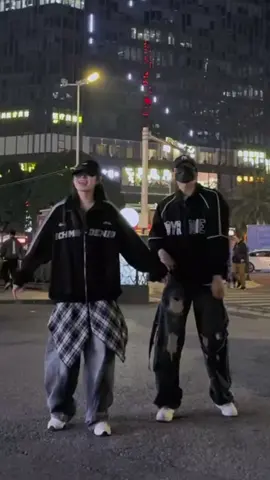 song ...... bad boy 🎧🎧🎶🎶#girl and boy cool dancer......👌😎😉#🖤🖤🖤🖤#treandingvideo 