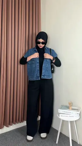 Sumpahhh ini vest jeans cakepp bgttt mana ada size jumbonyaaa lagi❤️‍🔥❤️‍🔥❤️‍🔥✨ @ichaandenishop  #vest #vestjeans #rekomendasivest #ootdfashion #outfitinspo 