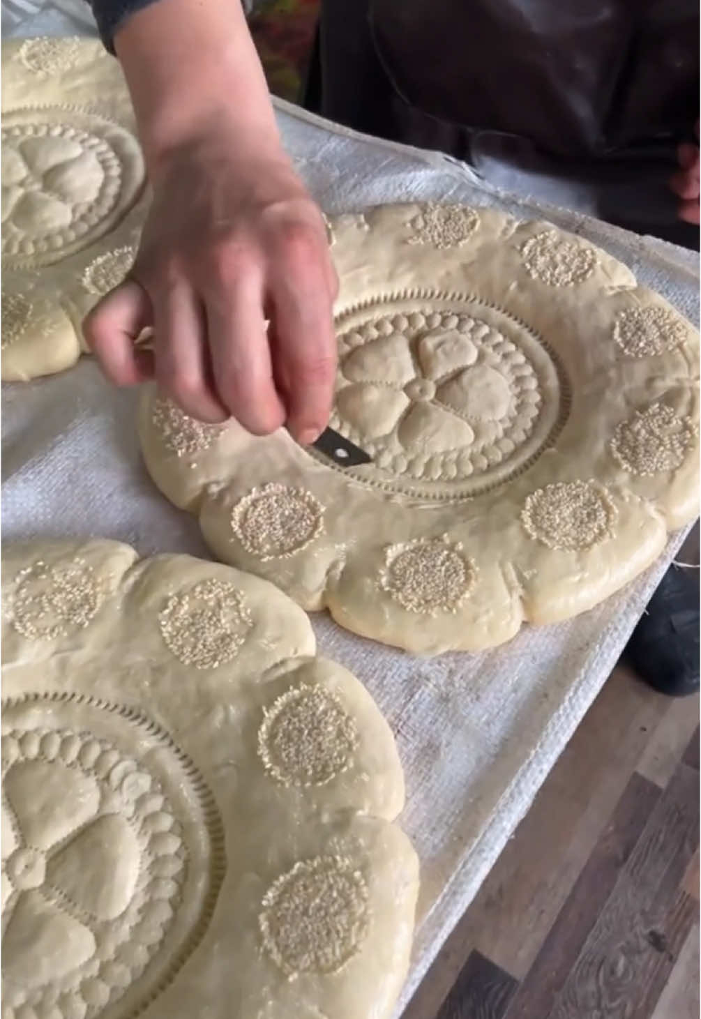 Is this the most beautiful bread in the world? 🍞🔥🤷🏽‍♂️
With @bread  #fyp #foryou #bread #foodporn #food 