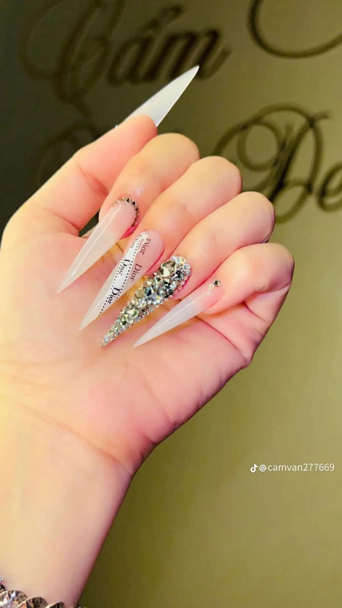 Lên mẫu nail xinh cho chị em mùa tết 2025. Diện nail xinh lấp lánh đón Xuân cùng em nha#CamVanNail♥️ #CẨMVÂNNail #70tâyninh #70tâyninh #nail #nails #nailsartvideos #Nail_Tây_Ninh #nail #nail #nails #nailart #nailsartvideos 