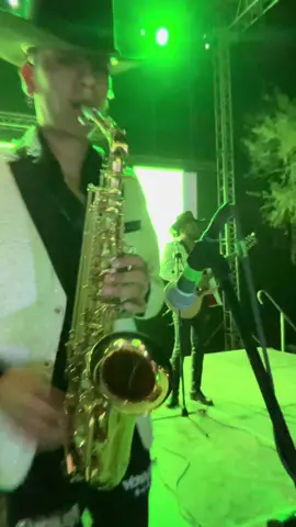 Y Báilese Este Huapango🤩🎷#saxophone #sax #huapangos #lanuevafortaleza #bailes 