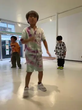 金曜日レッスン紹介😵‍💫#神奈川 #横須賀 #神奈川ダンススタジオ #横須賀ダンススタジオ #ブレイク #ブレイク #Break #HIPHOP #KーPOP #大人 #キッズ #kids #レッスン #生徒募集 #4Real #4Realの日常 #Dance #ダンス #Bgirl #アクロバット #Bboy #contemporary 