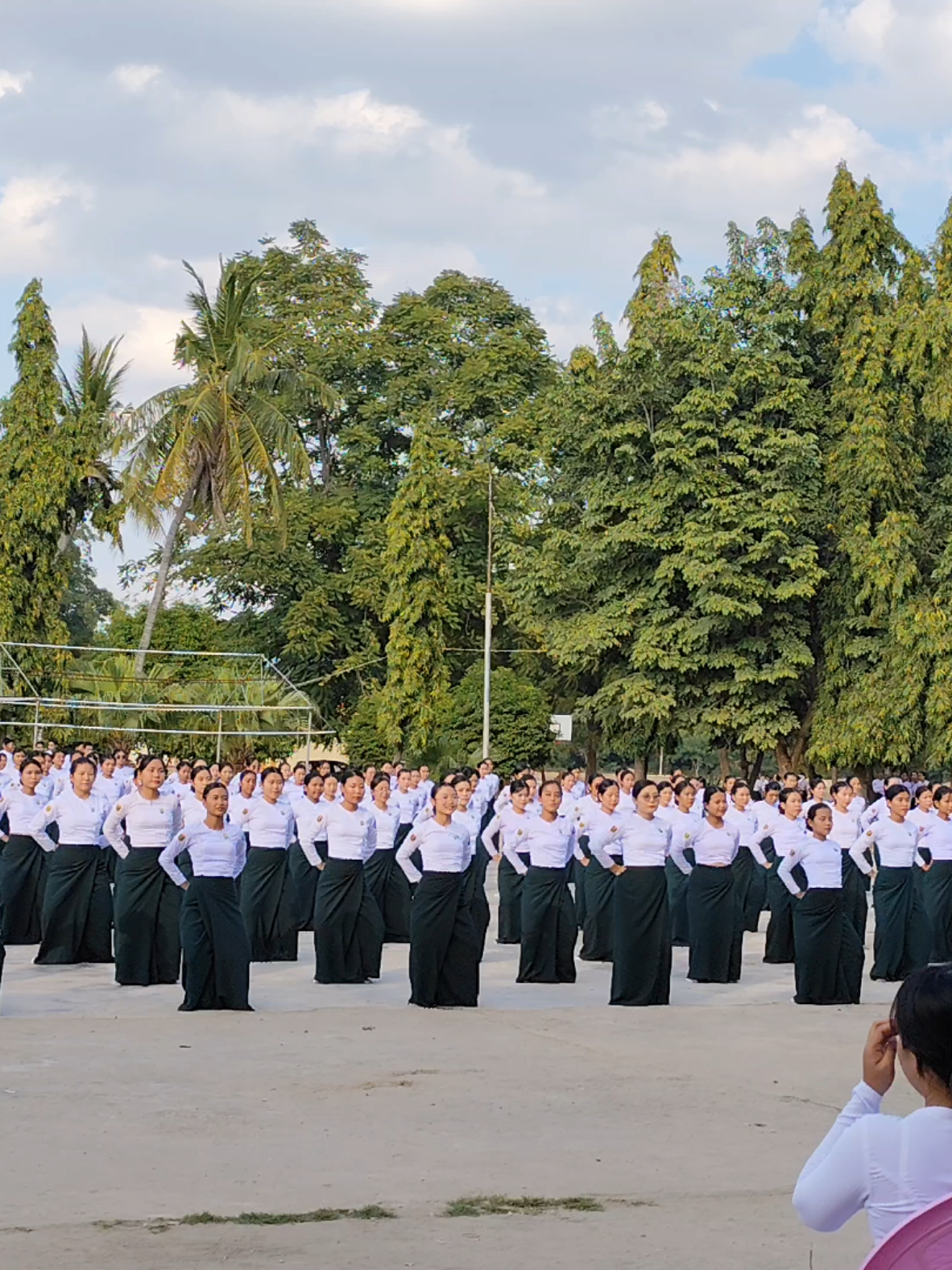 အမျိုးသမီး အခြေခံ ကဗျာလွတ် ခေါင်း ခါး ခြေလက်စုံ (၁၅)ကွက် 