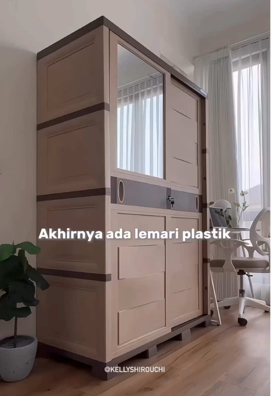 Udah kesana kemari nyari-nyari lemari plastik yang cocok, eh ketemunya sama lemari OTC Slidingnya Olymplast. Tapi emang cocok sih untuk nuansa ruanganku, apalagi modelnya yang simpel minimalis gini 🥰 Kalau saranku sih buruan cek produknya sekarang juga~ Atau JOIN LIVE boleh juga, karena harganya LEBIH MURAH 🤩 #olympicgroup #olympicfurniture #olymplast #lemariminimalis #lemaripakaian #lemariplastik #lemarisliding #lemarimurah #fyp #makeoverkamar #rumahminimalis 