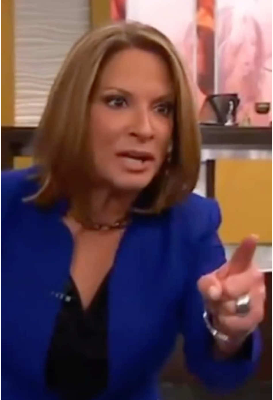 Hola mis amigos... Muchas personas piensan que las leyes están hechas para ser desafiadas, pero es importante recordar que están diseñadas para promover el orden y el bienestar colectivo. #casocerrado #drapolo #hedicho #leyes #normas