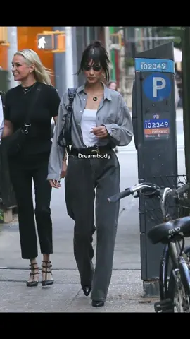 🫦 #fyppppppppppppppppppppppp #fypシ゚ #gigihadid #bellahadidedit #bellahadidstyle #dreambody #elegant #pov #pourtoi #pourtoipage #runwaywalk #hadidsisters 