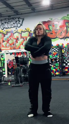 hair is a mess from the sweat but these gains aren’t messy💪🏼🙌🏻 #ohio #fyp #gothmusclemommy #GymTok #bodybuilder #musclemommy #roadtopro #thickthighessaveslive #gothgirl 