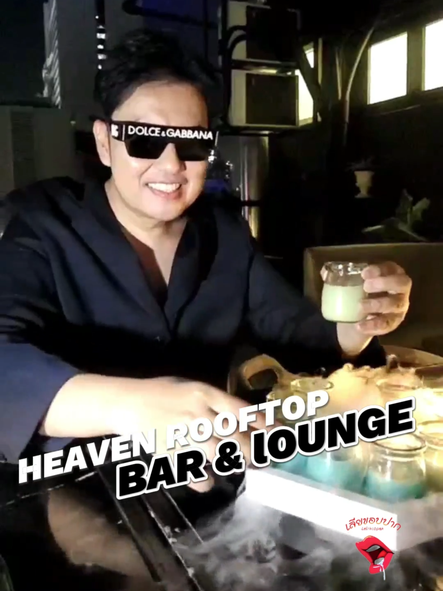 🍷🍷🍷🍷🍷Heaven Rooftop Bar & Lounge  เป็นร้านอาหารและบาร์ที่ผสมผสานอาหารไทยท้องถิ่น บาร์บีคิวและซูชิ ค็อกเทลจีน และเครื่องดื่มค็อกเทลที่สร้างสรรค์ เราเป็นบาร์และร้านอาหารสไตล์จีนแห่งแรกในกรุงเทพฯ   บรรยากาศความเป็นส่วนตัว แบบ meeting  สังสรรค์ Exclusive ชั้น 7   เรียบโก้  คลาสสิค  🍾🍾🍾🍾🍾หรือจะชื่นชอบแบบ สไตล์ Hang - Out ในวัย First Jobber  กับ Rooftop Bar & Lounge ชั้น 8  ในบรรยากาศ opening air   สุดชิล  วิวตึกสีลม สาธร   กับย่านธุรกิจระดับประเทศ  ที่ซ่อนตัวอยู่ในตึก   พร้อมกับที่จอดรถใต้ตึกแบบสะดวกสบาย เดินขึ้นใช้บริการลิฟท์ มาถึงด้านบน  ก็จะรู้สึกว้าว............ กับบรรยากาศที่คุ้นเคยสมัยเรียน แต่ดูมีคลาสกว่า  มาครั้งแรก บอกเลยว่า ประทับใจสุด  🥗🥗🥗🥗🥗 เครื่องดื่ม หลากหลายเมนู  พร้อมทั้งอาหารมีให้เลือกกว่า 100 เมนู  ใครอยากดื่มเครื่องดื่ม แอลกอฮอล์ ก็มีบริการทุกรูปแบบ และที่สำคัญ ร้านนี้เค้ามีดนตรีสด  ร้องเพลงเพราะมาก  ลมเย็น จิบไวน์  ทานอาหาร อยู่กับคนที่รู้ใจหรือจะมากับกลุ่มเพื่อนสนิท  รับรองว่า ฟินทุกราย 🍽🍽🍽🍽🍽  Heaven Rooftop Bar & Lounge Booking seat   :   02 233 6666 Location. https://maps.app.goo.gl/u17EyD3G2iBXqCHq8?g_st=il Menu. https://menustyle.net/album.php?c=ODA3 Fb https://www.facebook.com/share/1DkNP75Tuw/?mibextid=wwXIfr วงดนตรีมีทุกวัน เริ่มตั้งแต่ 19.30 น. เป็นต้นไป  ส่วนศุกร์ - เสาร์ มีดีเจ (23.00 น.)  📍พิกัด : Heaven Rooftop Bar ชั้น8  อาคารสีลมพลาซ่า  เปิดบริการทุกวัน เวลา 17.00 - 02.00 น.  (มีที่จอดรถ) #บาร์ลับ #Heavenrooftopbar&Lounge #Heaven #rooftopbarsilom #barsilom #leirkobpak #เลียขอบปาก #food #สายชิล #hangout