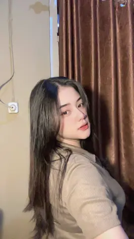 ngerasa cantik kalo miring gini😭