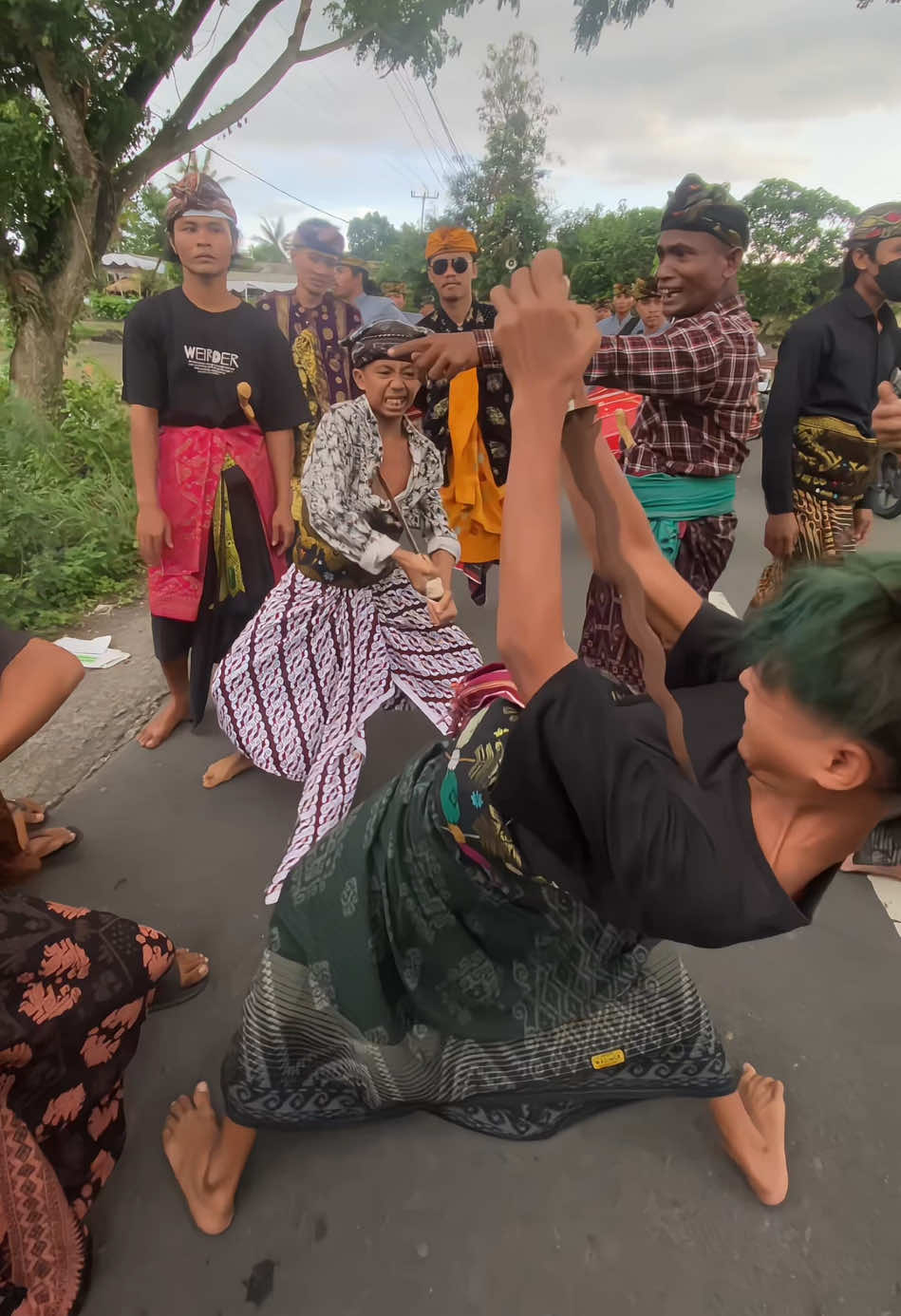 Membalas @Raden Lebok Licak🤝 Gawekk bai kanak🔥🔥 #ngoreksasak #ngoreklombok #sasak #tradisisasak #nyongkolansasaklombok #lombokfyp #adatsasak 