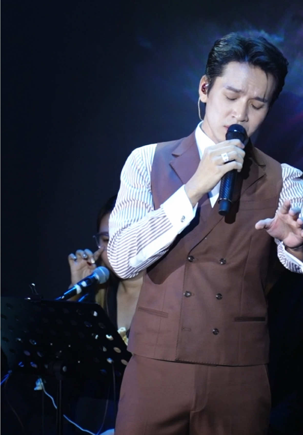 Vào một đêm hoang vỡ, sương và trăng lúc trong lúc mờ... #NgheGioNoiEmDenTimToi #liveversion #BachCongKhanh #giaitrimoingay #foryou #xuhuong #DongThienDuc #ngaycuoinam #Cau2Thinh 