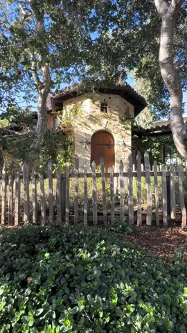 🏡 The Little Castle Cottage 🏡 #fyp #carmelcottages #carmelbythesea #carmelcottageclub #quietlife #fairytalehome #homeinspo 