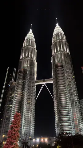 🌜✨ #klcc #night #enjoy #kualalumpur #malaysia #klcc_twintower #foryou #2025 
